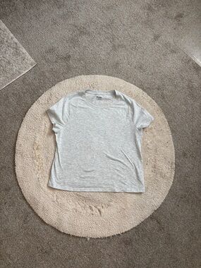 Grey tee-no boundaries size s